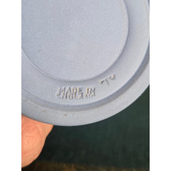 Wedgwood Blue Jasperware Mini Vase 3.5" Made in England Cupid Relief Vintage - Picture 10 of 10